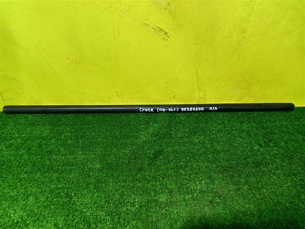 Chevrolet Cruze 2009 для Накладка стекла переднего левого