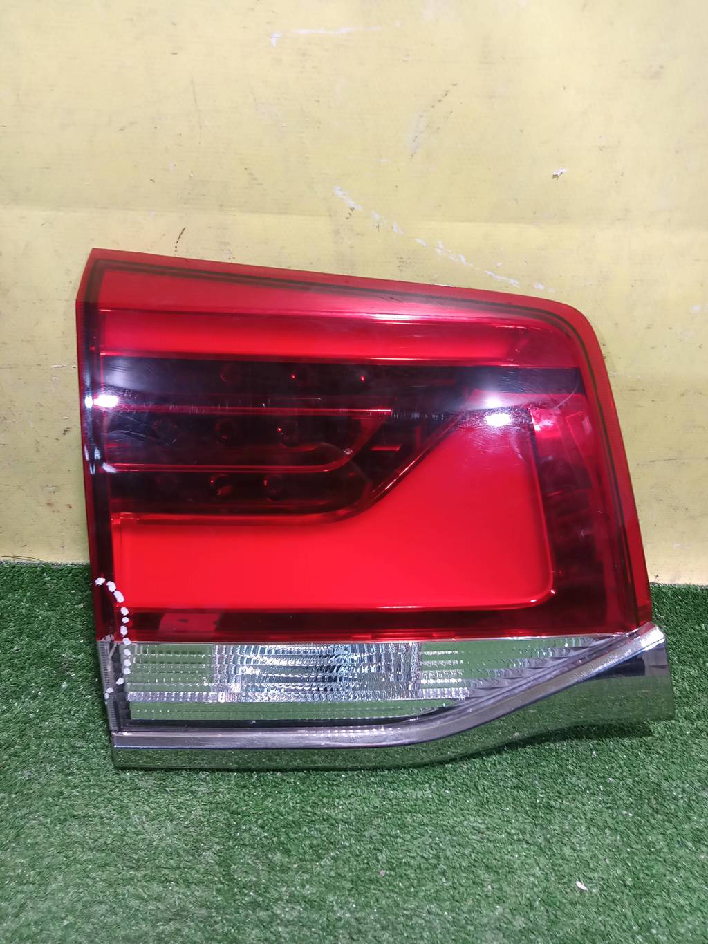 Toyota Land Cruiser (200) 2015> для Фонарь задний внутренний левый