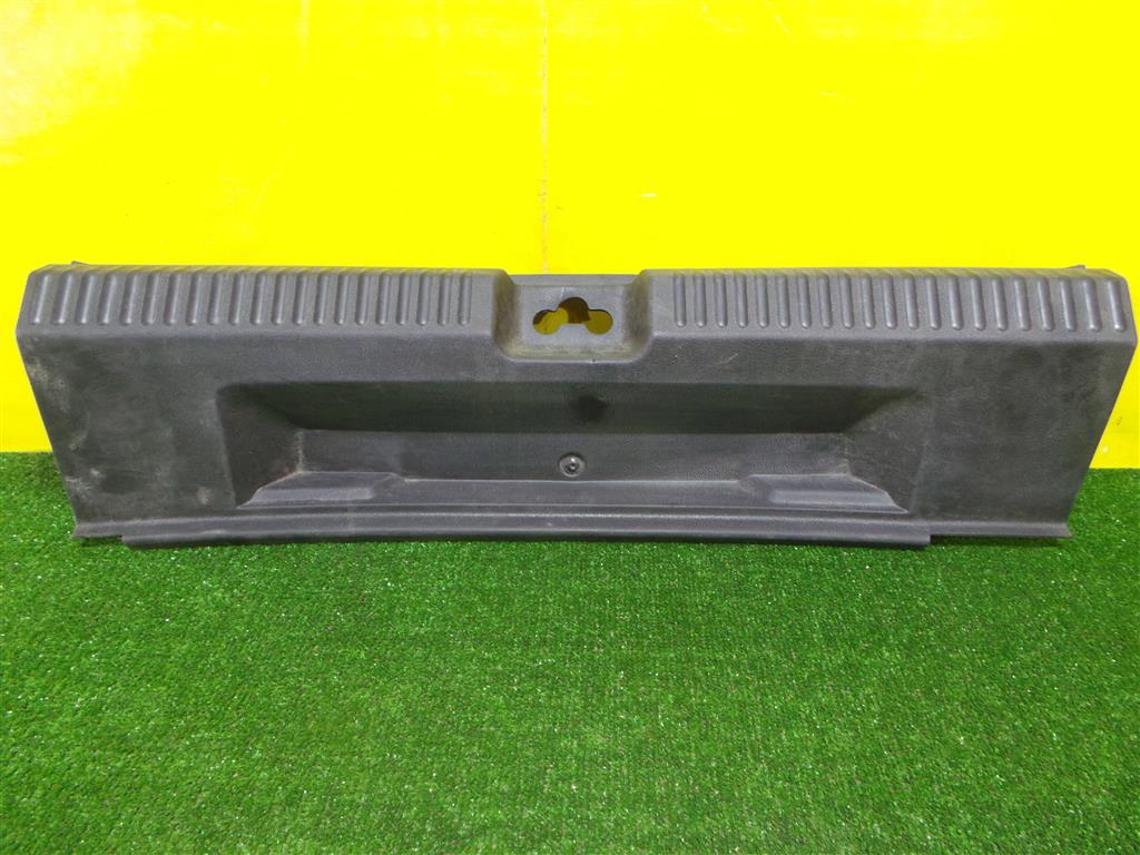 Volkswagen  Polo (Sed RUS) 2011 для Накладка замка багажника