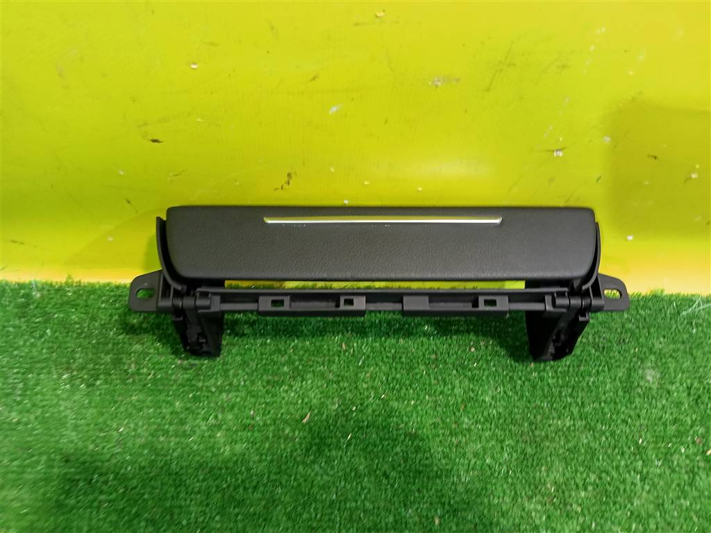 Audi A8 4H (D4) 2009  для Крышка (дверца) бардачка