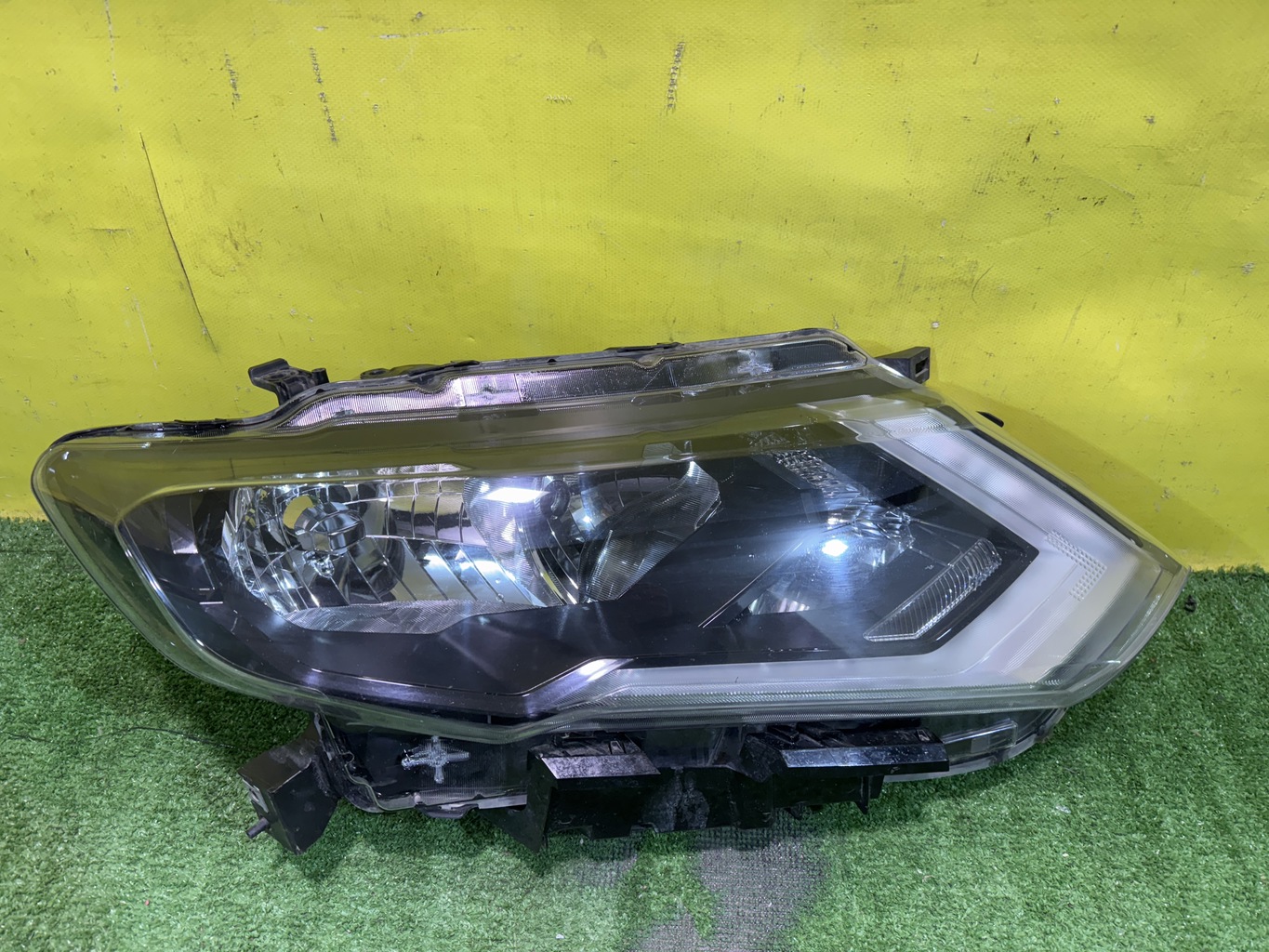 Nissan X-Trail (T32) 2018 для Фара правая