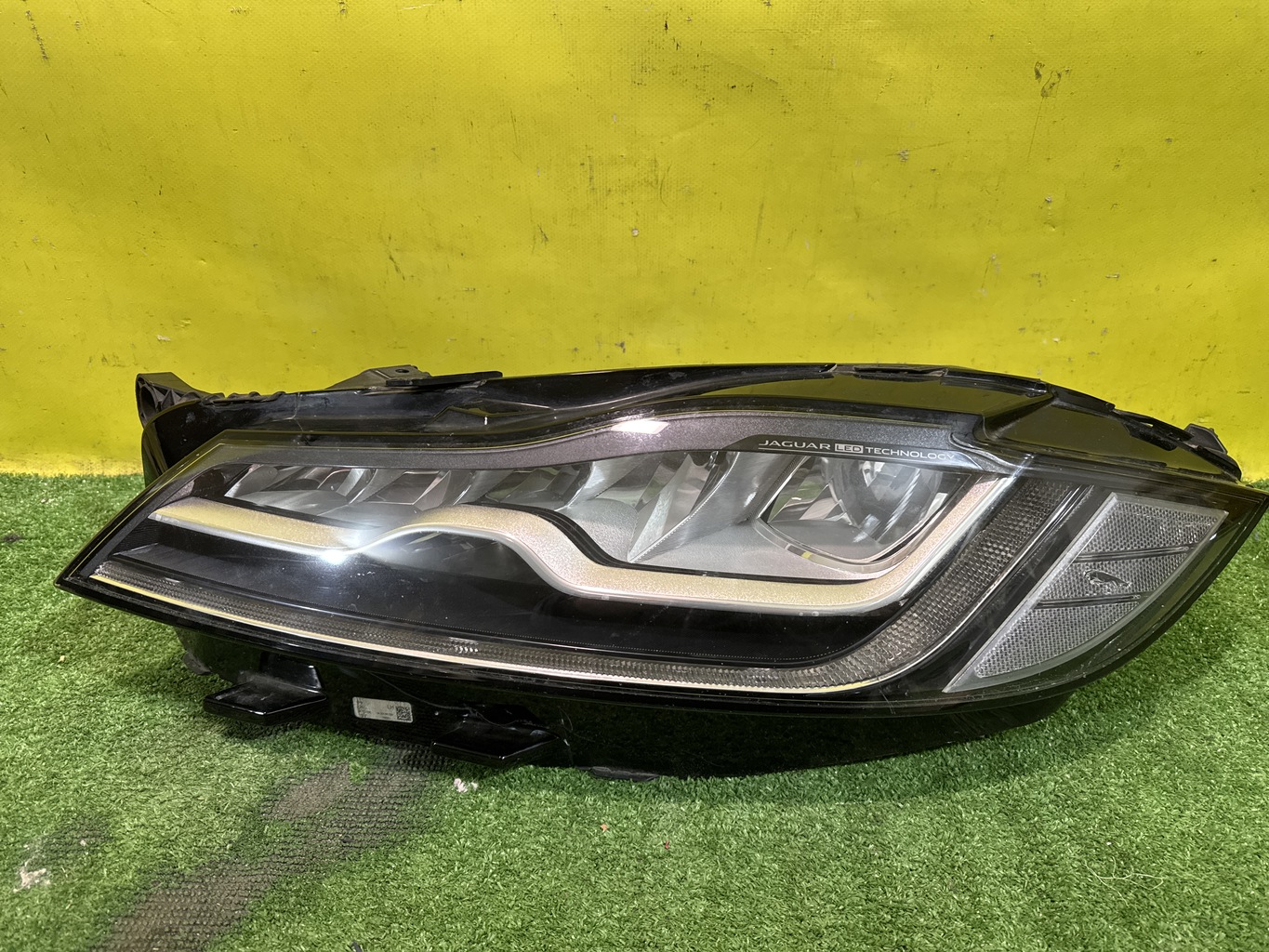 Jaguar XF 2 (X260) 2015 для Фара левая LED