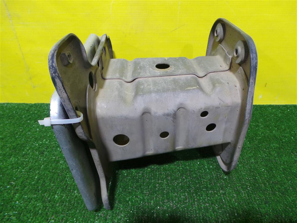 Chevrolet Captiva (C100) 2006 для Кронштейн усилителя переднего бампера правый