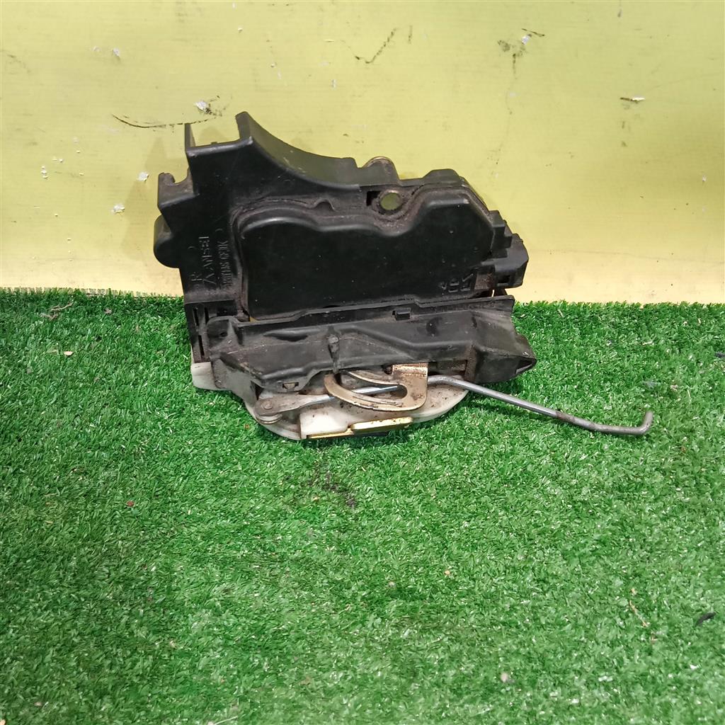 Mitsubishi Lancer (CS) 2003 для Замок двери передней правой