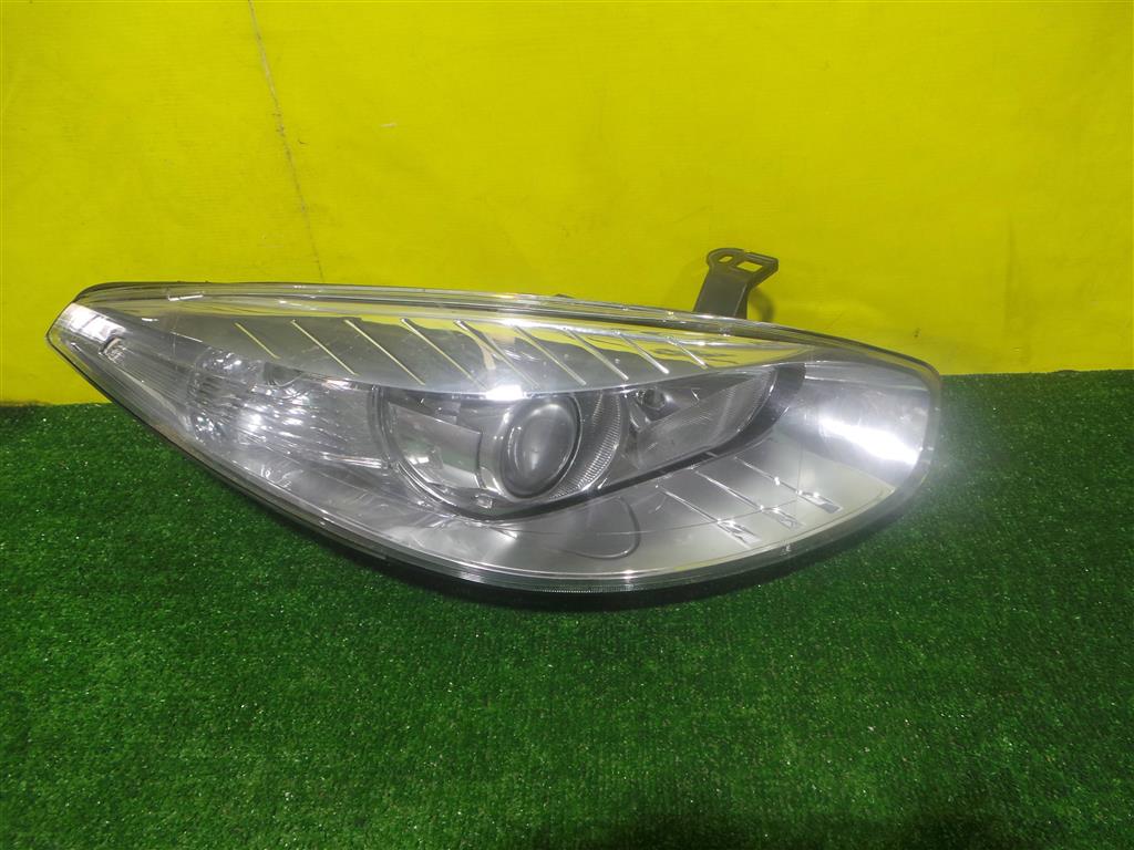 Renault Fluence 2009 для Фара правая ксенон