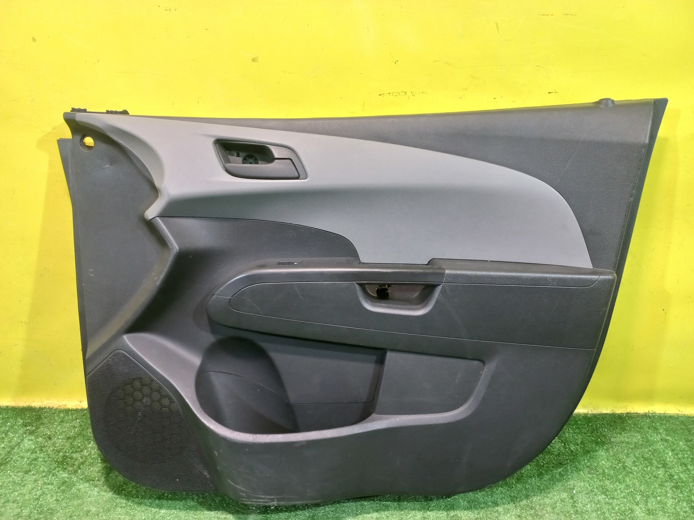 Chevrolet Aveo (T300) 2011 для Обшивка двери передней правой