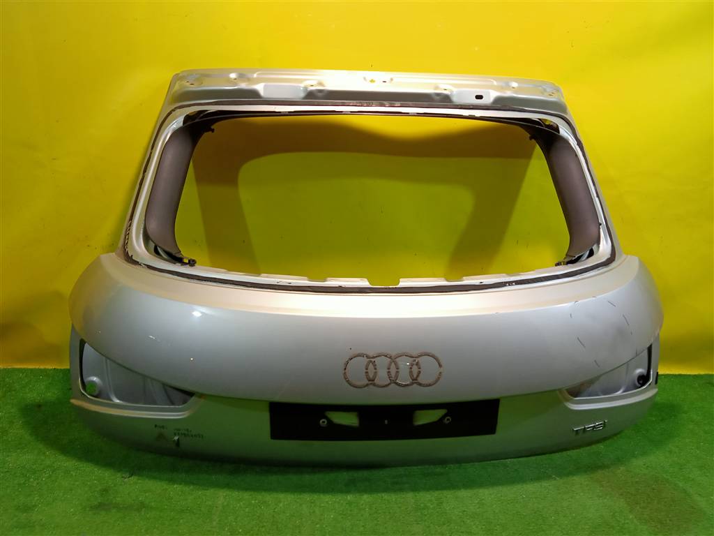 Audi A1 (8X) 2011 для Дверь багажника