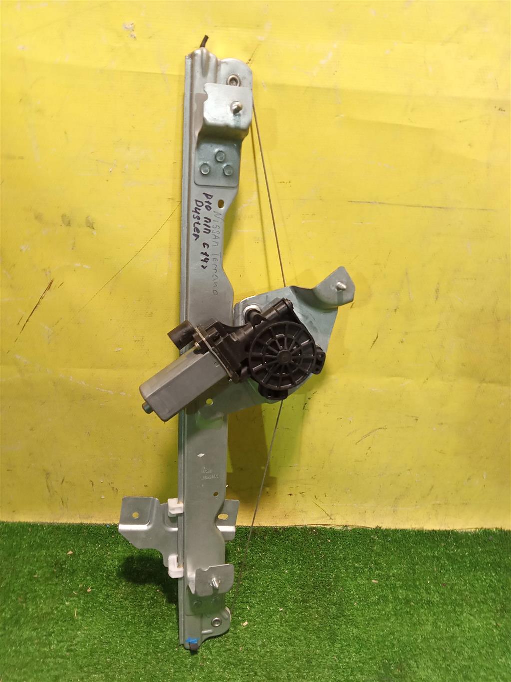 Renault Duster 2010 для Стеклоподъемник электр. передний правый