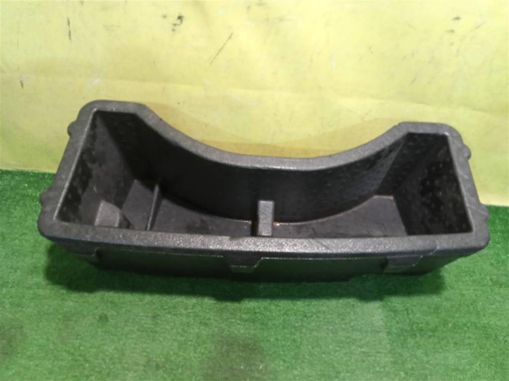 Volkswagen  Polo (Sed RUS) 2011 для Ящик для инструментов