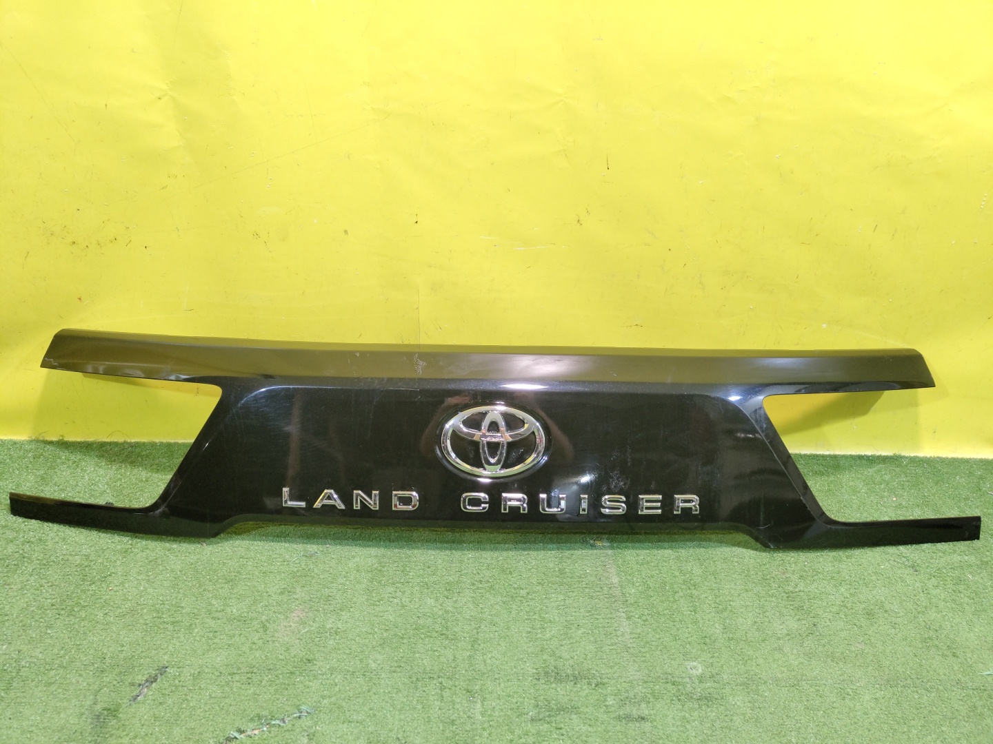 Toyota Land Cruiser (300) 2021 для Накладка крышки багажника