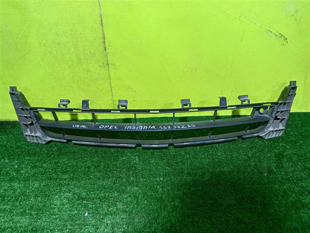 Opel Insignia 2008 для Решетка в бампер центральная