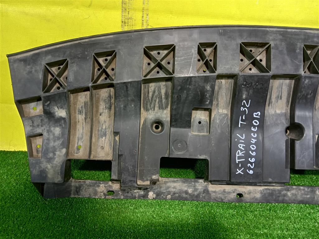 Nissan X-Trail (T32) 2014 для Молдинг заднего бампера центральный