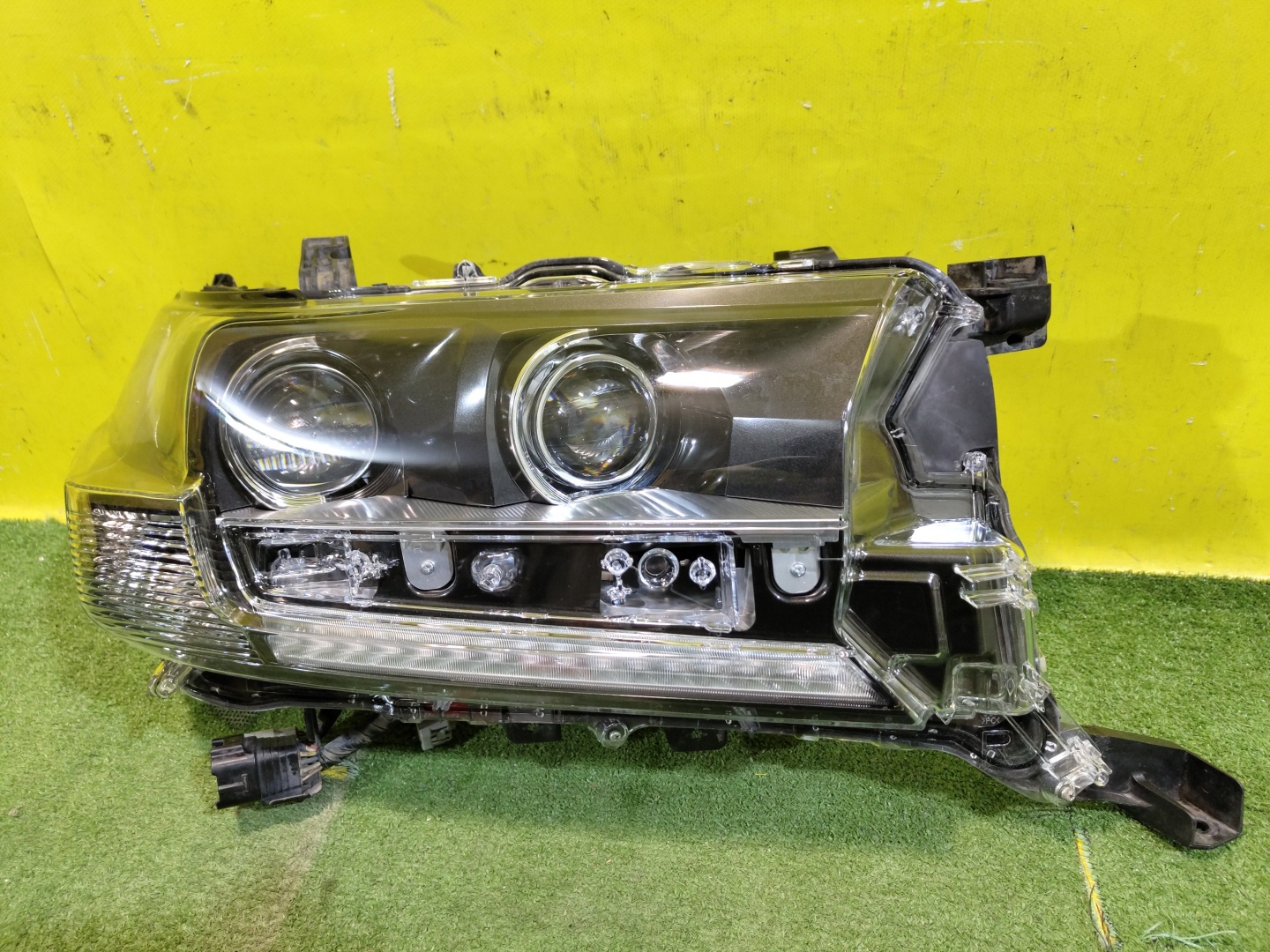 Toyota Land Cruiser (200) 2015> для Фара правая LED