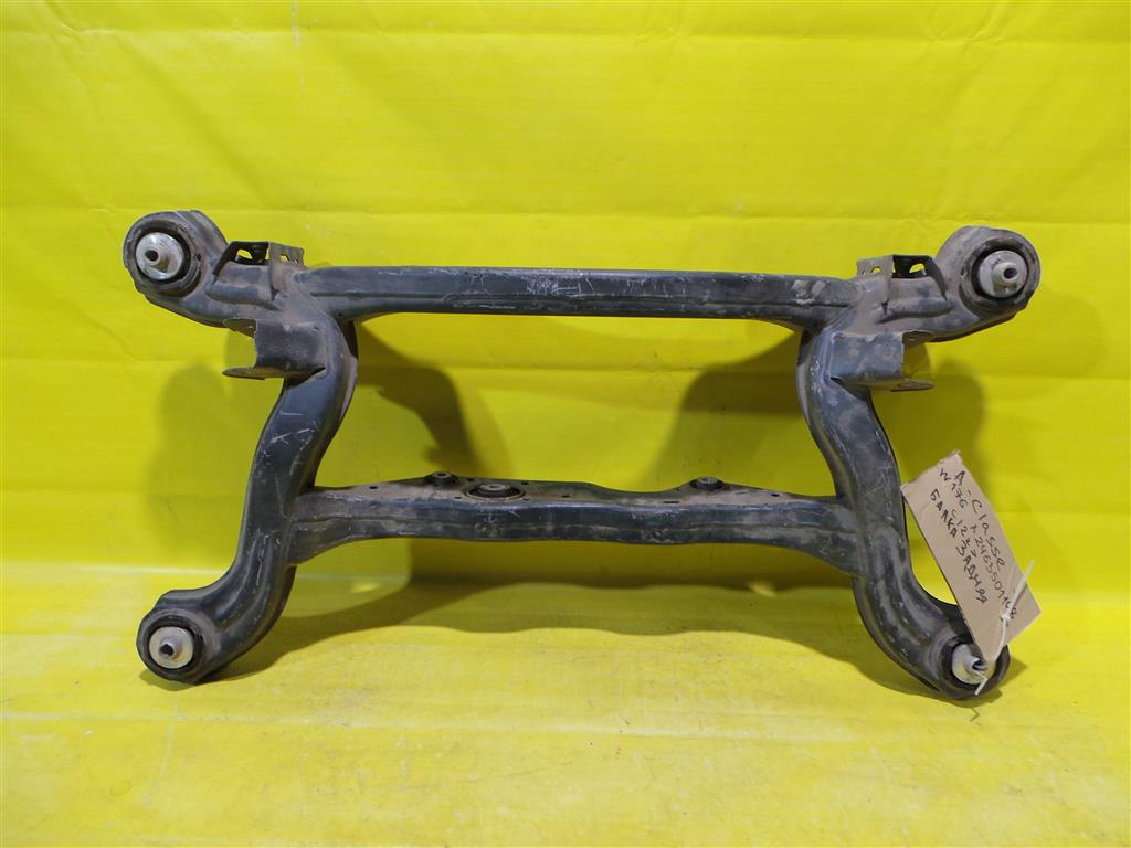 MERСEDES BENZ A-Class (W176) 2012 для Фара правая