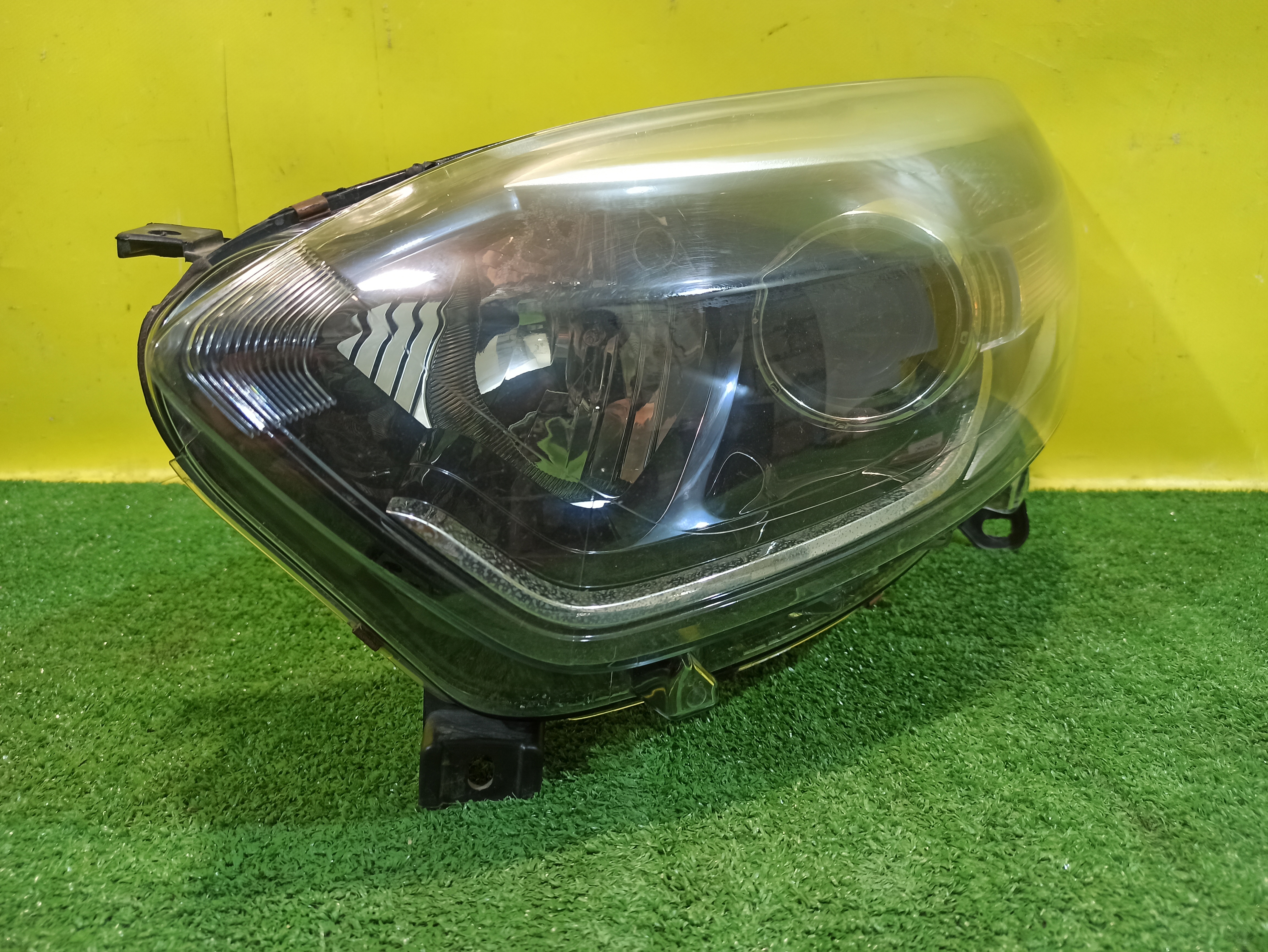 Renault Kaptur 2016  для Фара левая