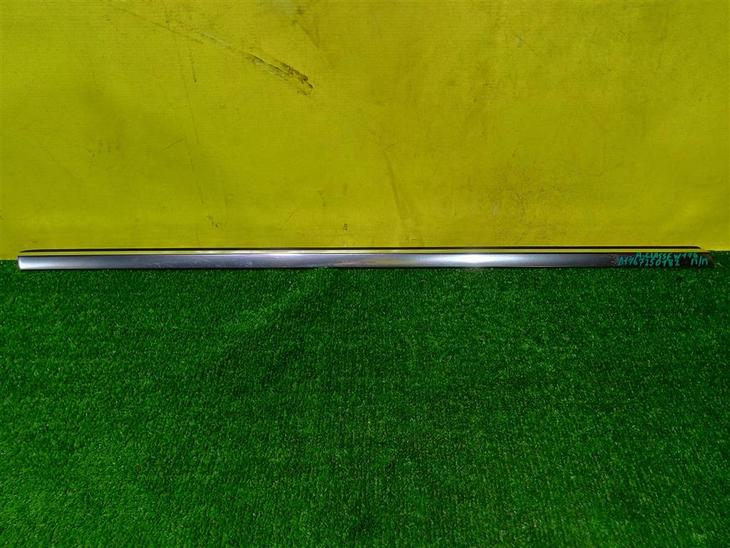 MERСEDES BENZ A-Class (W176) 2012 для Накладка стекла переднего правого