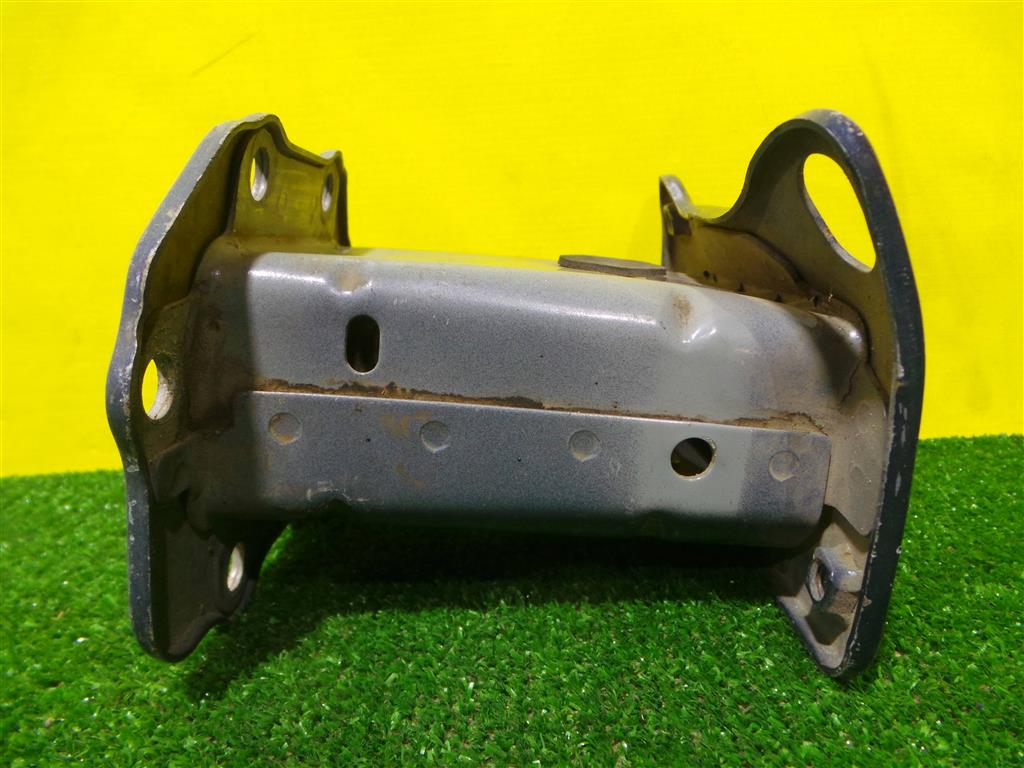 Kia Ceed ED 2006 для Кронштейн усилителя переднего бампера правый