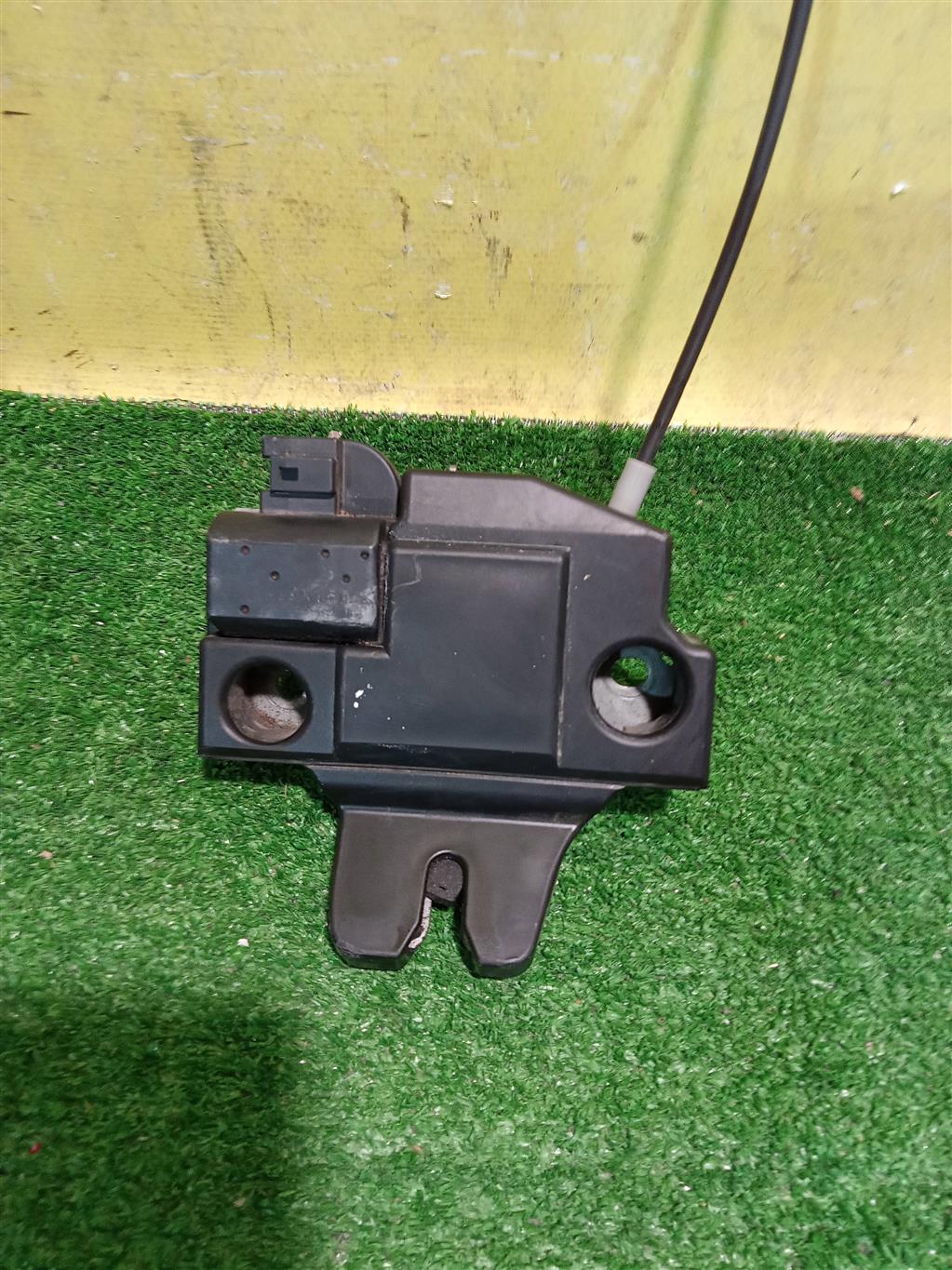 Toyota Camry V70 2017 для Замок багажника