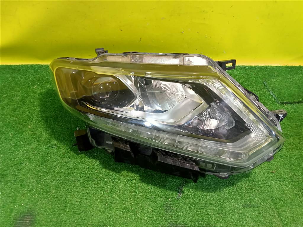 Nissan X-Trail (T32) 2014 для Фара правая