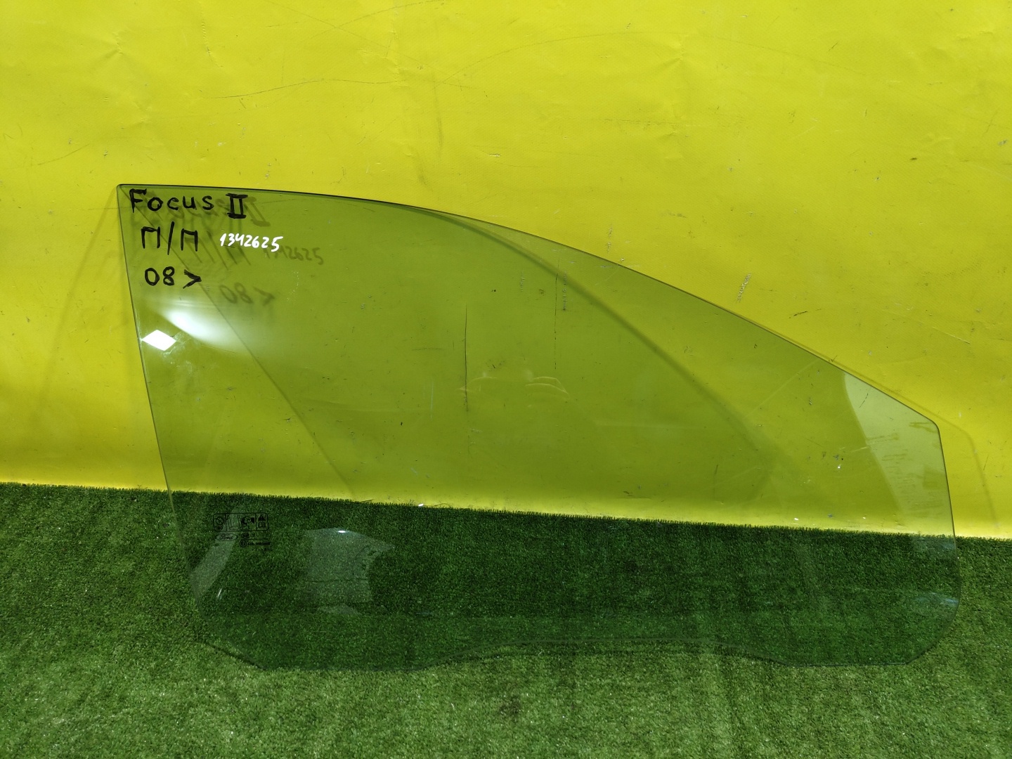 Ford Focus II 2005 для Стекло двери передней правой