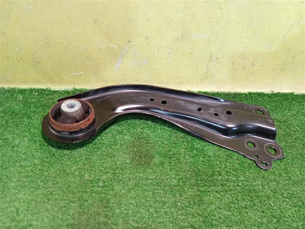 Toyota Camry V70 2017 для Рычаг задний продольный левый