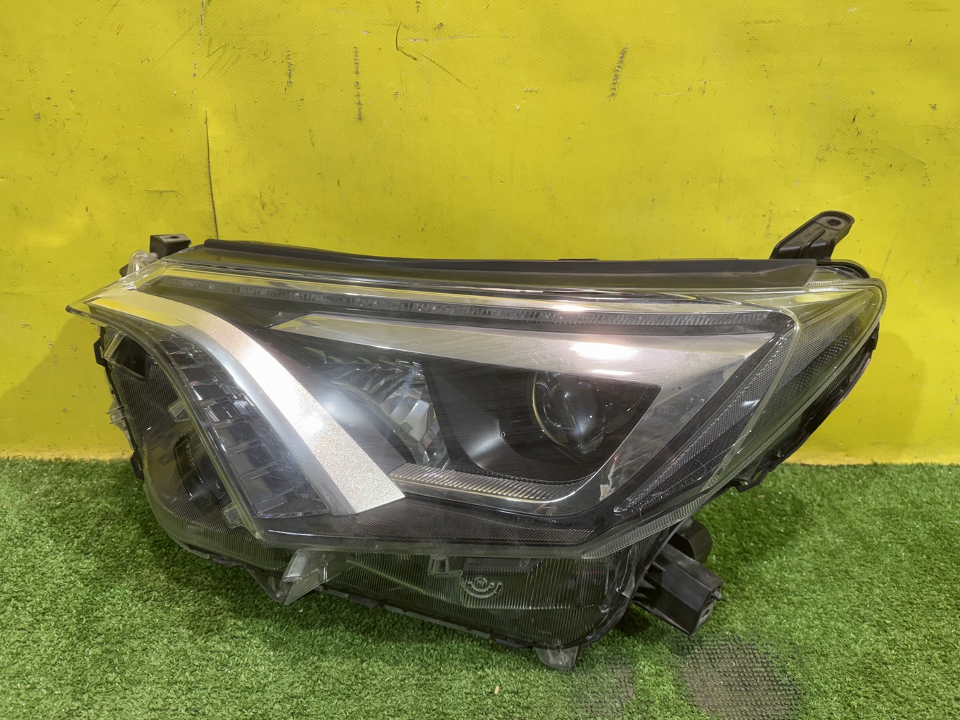 Toyota RAV4 2015 для Фара левая LED