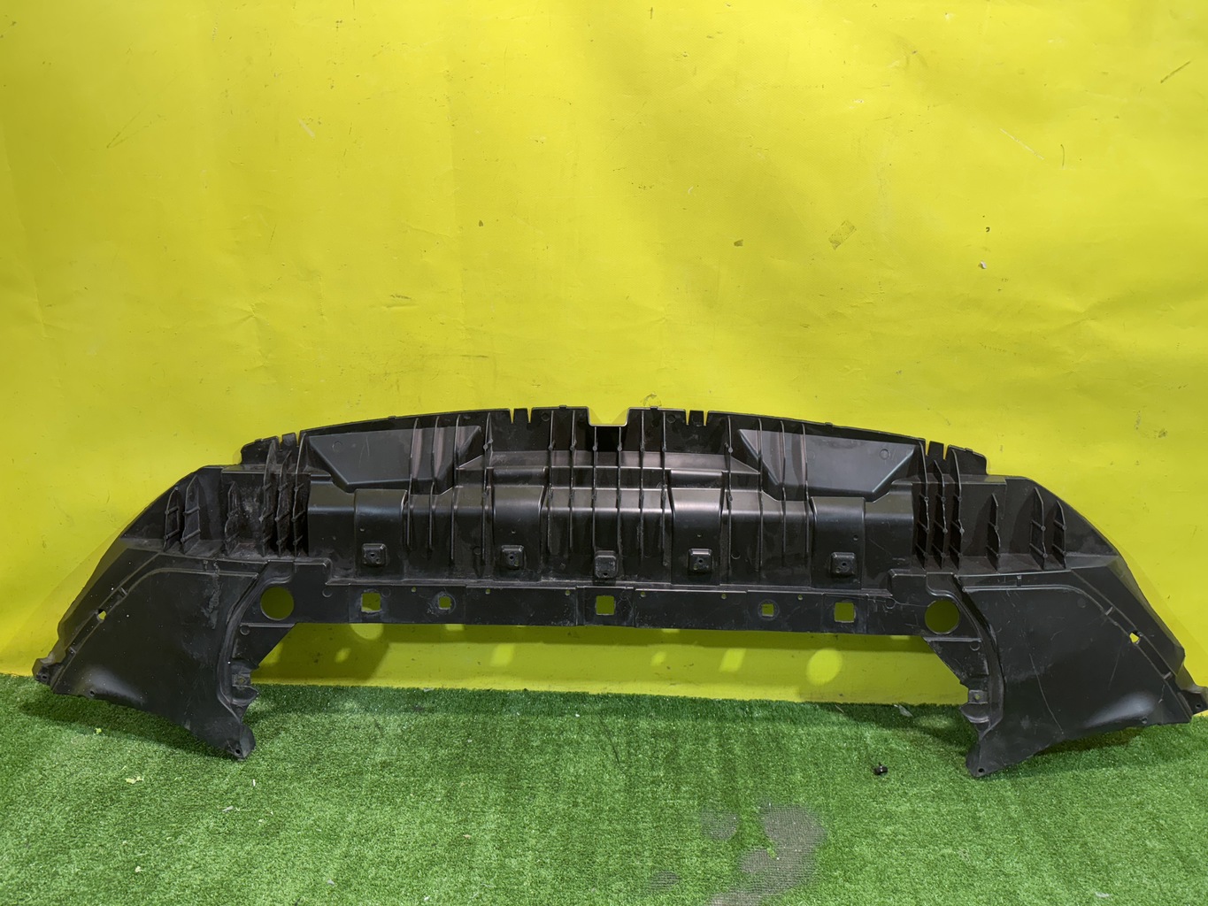 Volvo XC40 2017 для Пыльник переднего бампера