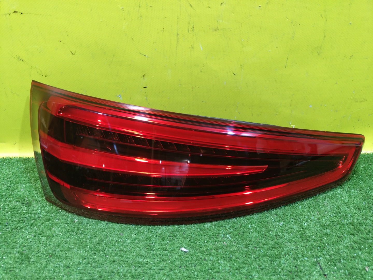 Audi Q3 (8U) 2012  для Фонарь задний левый