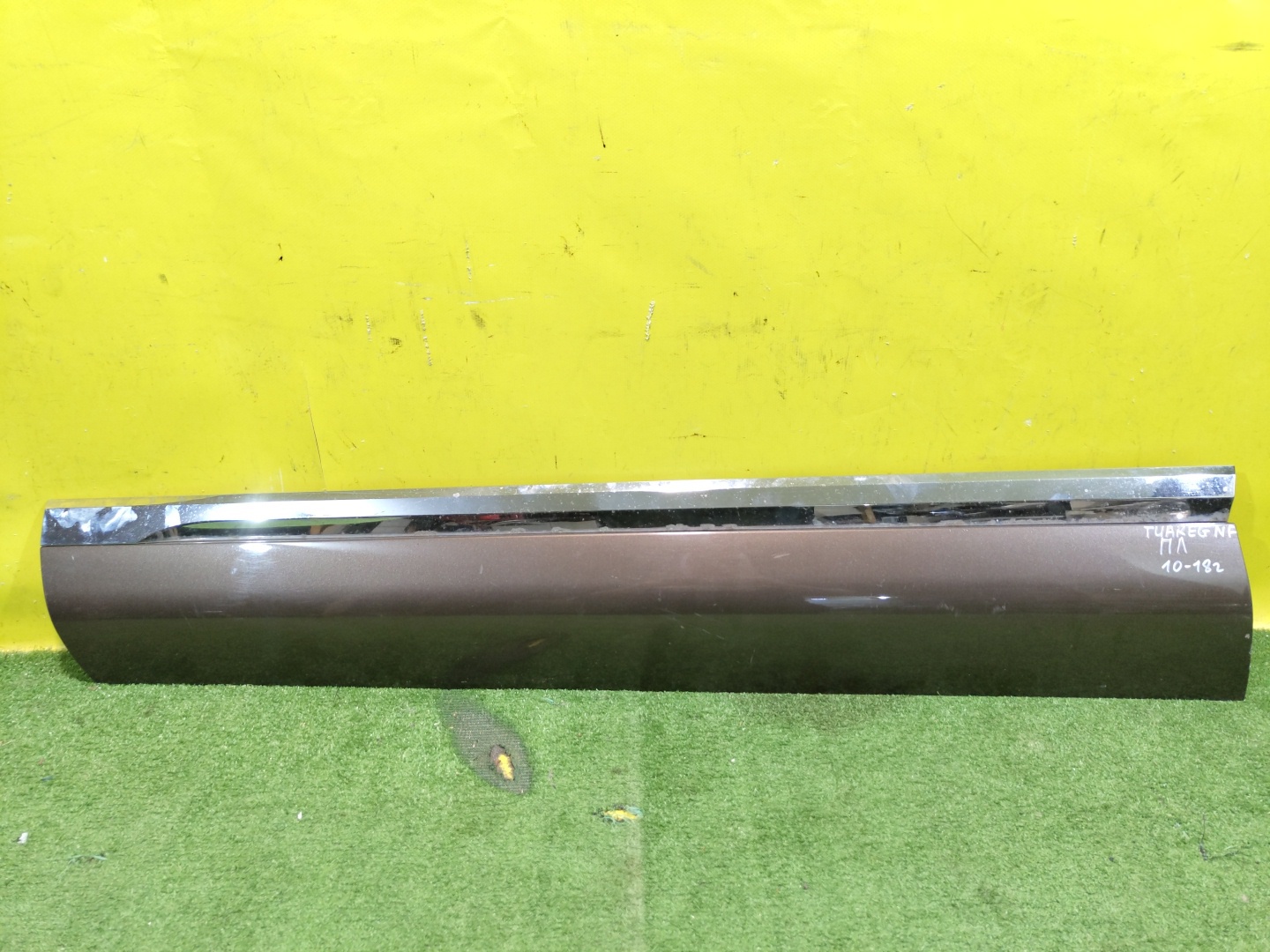 Volkswagen  Touareg NF 2010 для Накладка двери передней левой