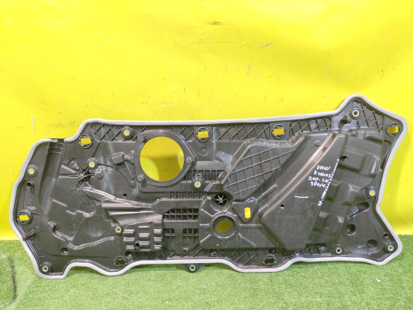 BMW 8 G14/G15/G16 2018 для Кронштейн