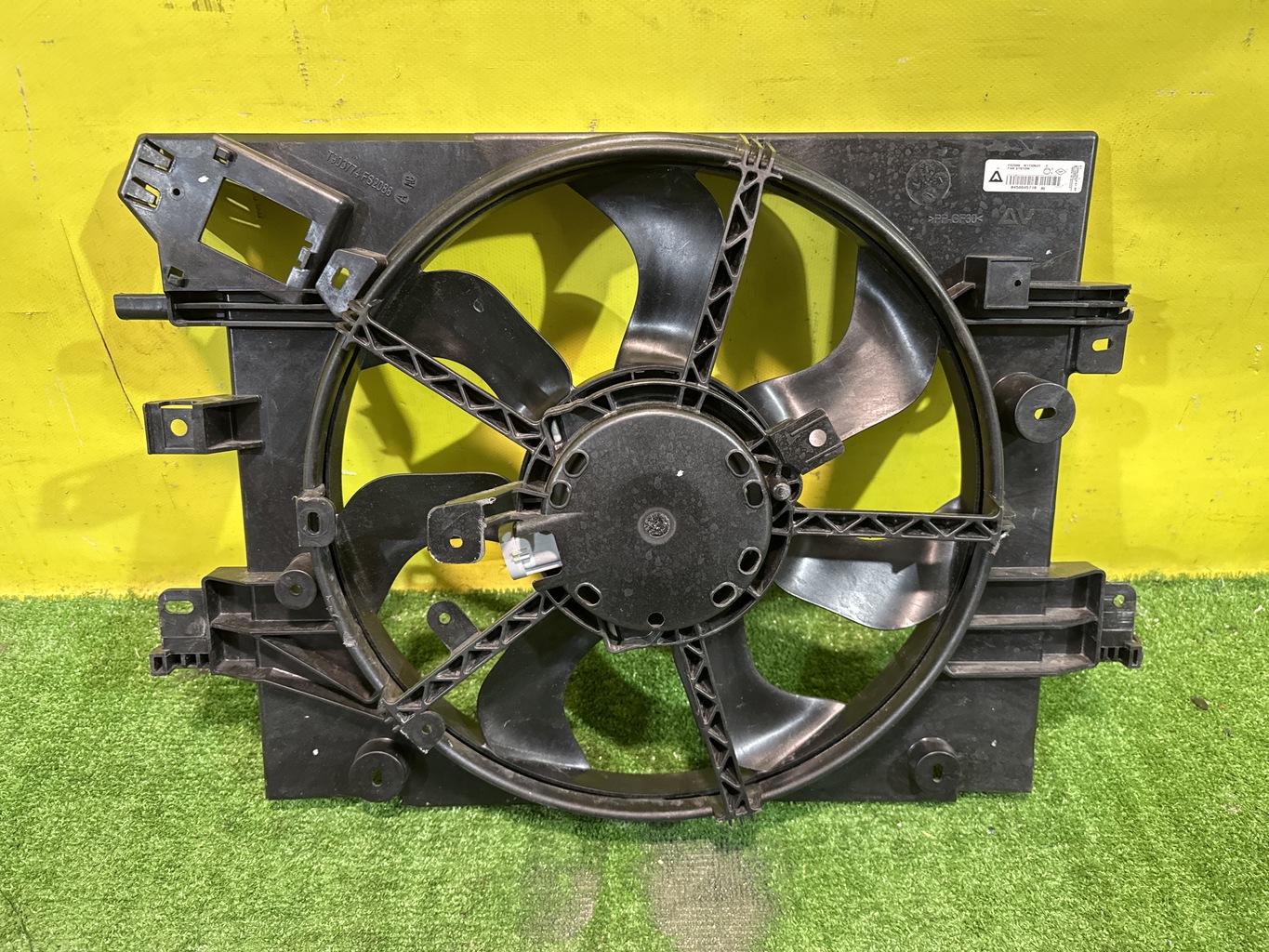 Lada Vesta 2015- для Диффузор с вентилятором в сборе