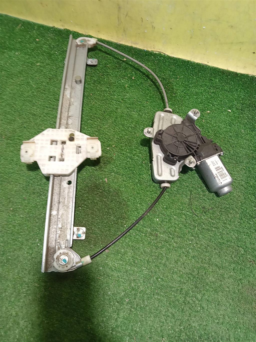 Hyundai Solaris 2010 для Стеклоподъемник электр. передний правый