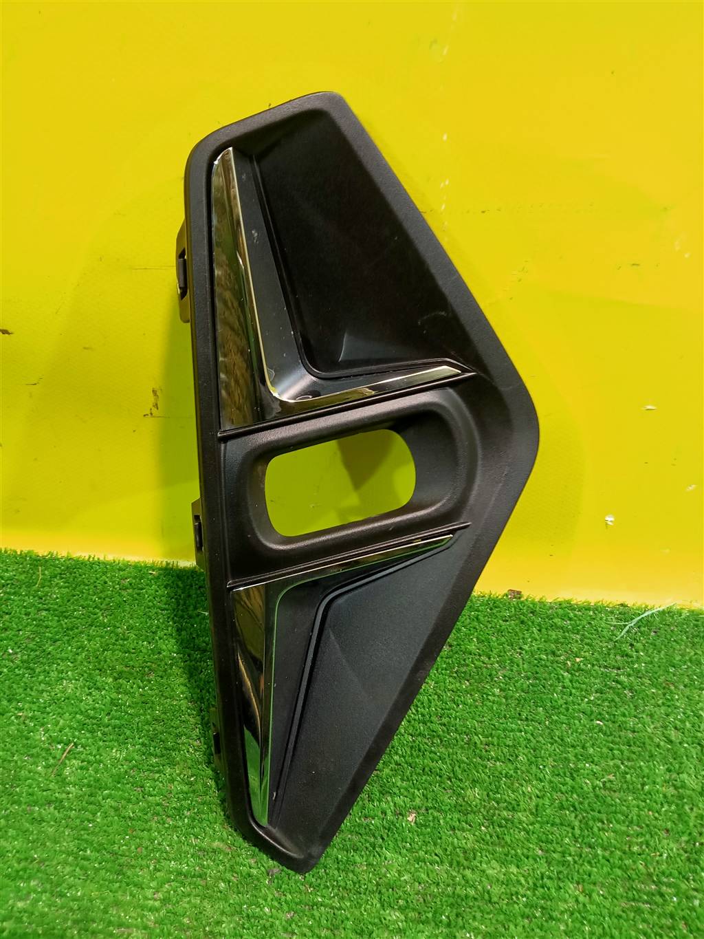 Haval (Хавал) F7 2022 для Рамка противотуманой фары правой