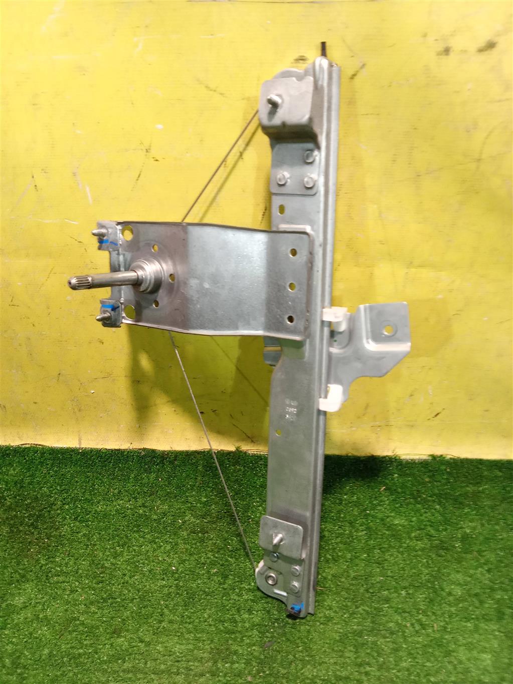 Renault Duster 2015 для Стеклоподъемник механ. задний левый