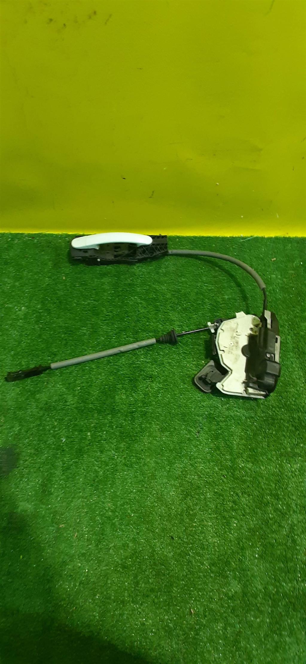 Volkswagen  Polo (Sed RUS) 2011 для Замок двери передней правой