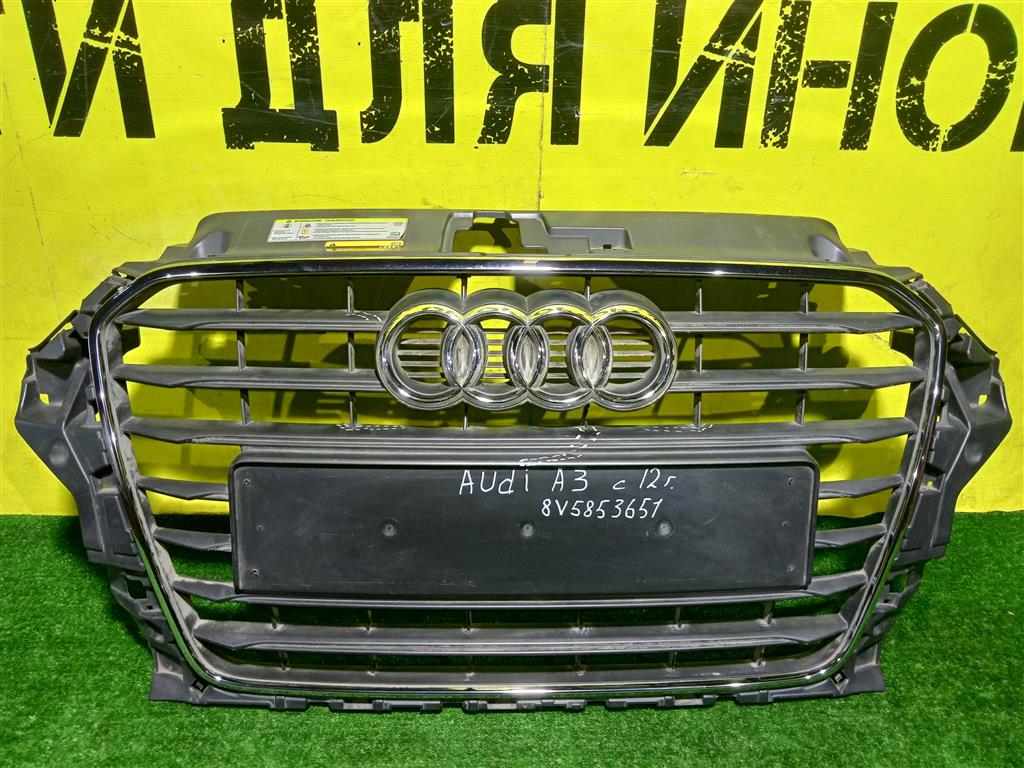 Audi A3 (8V) 2013 для Решетка в бампер центральная