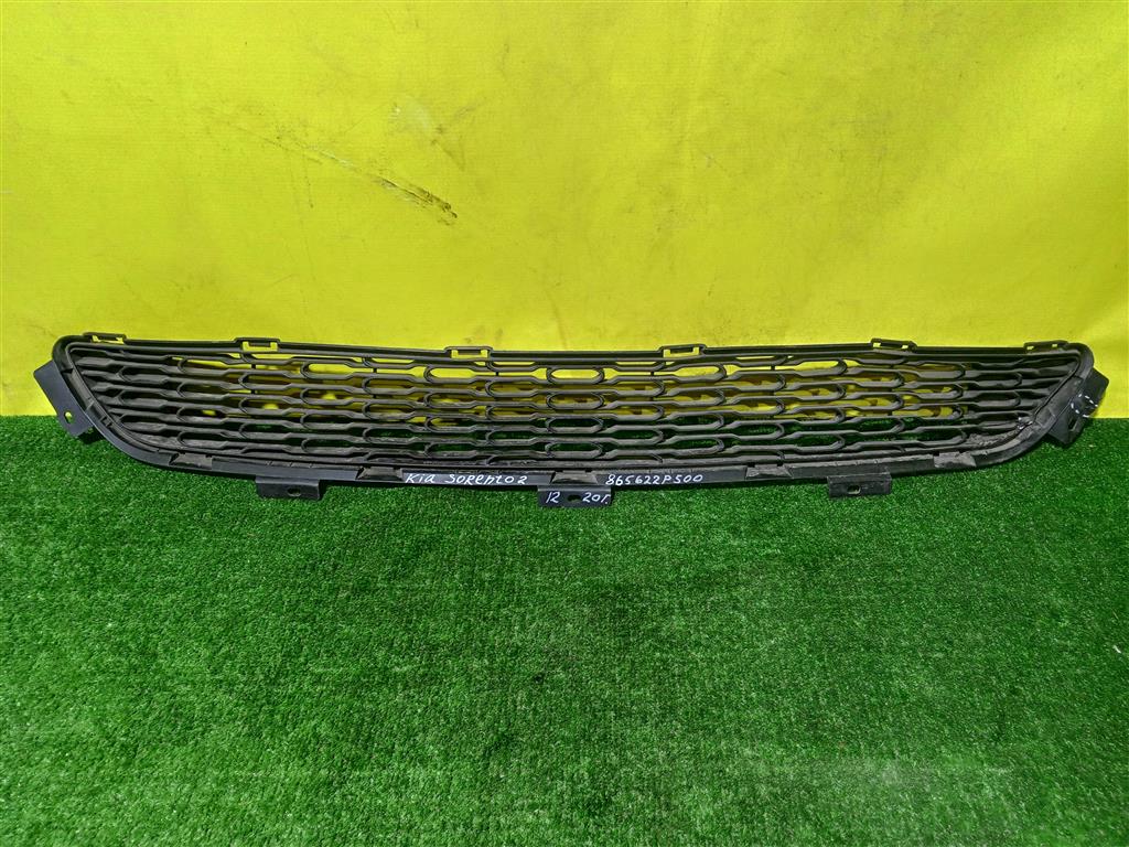 Kia Sorento 2 XM 2012 для Решетка в бампер центральная
