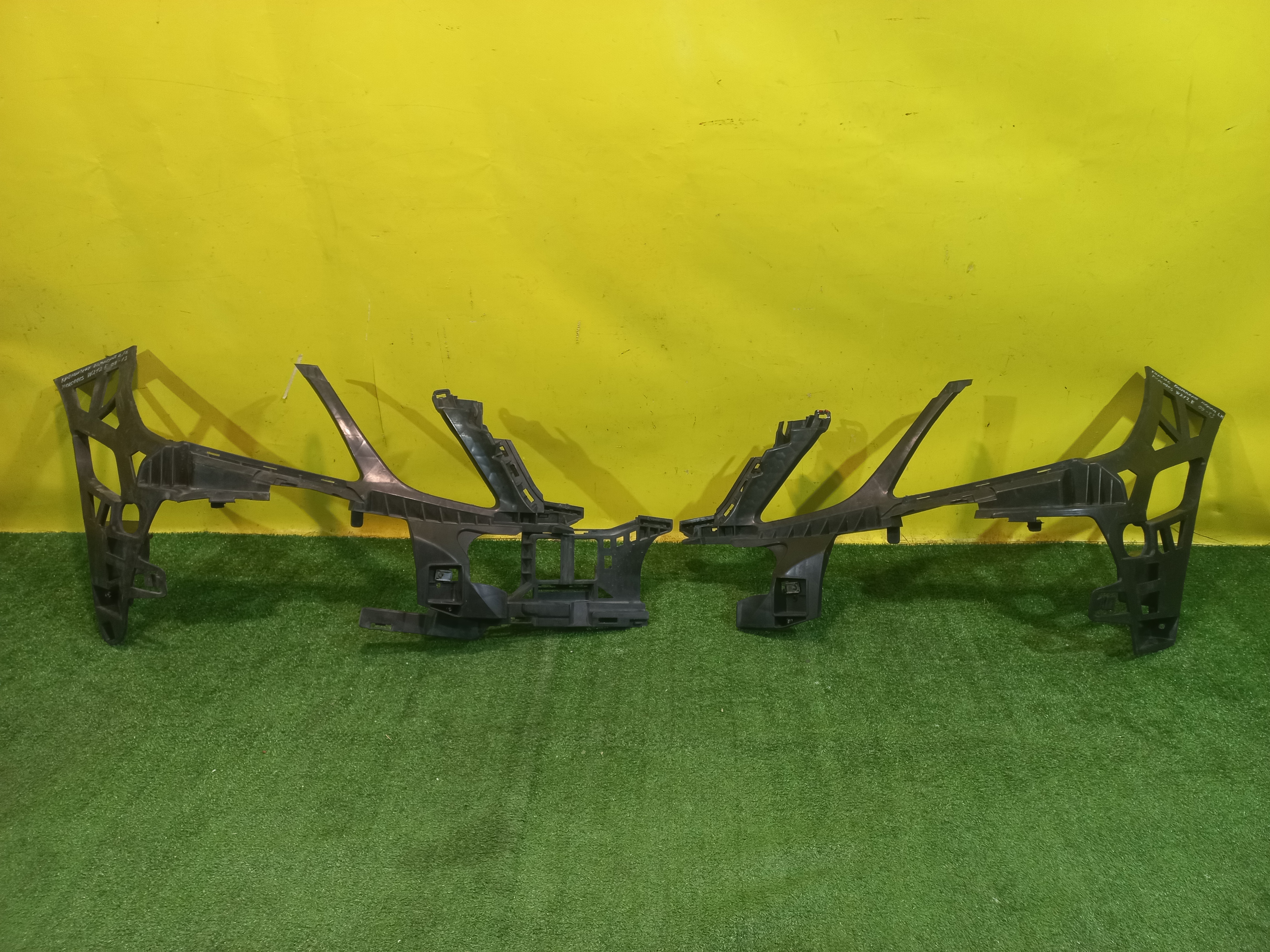 MERСEDES BENZ E-Class (W212) 2009 для Накладка бампера передняя правая