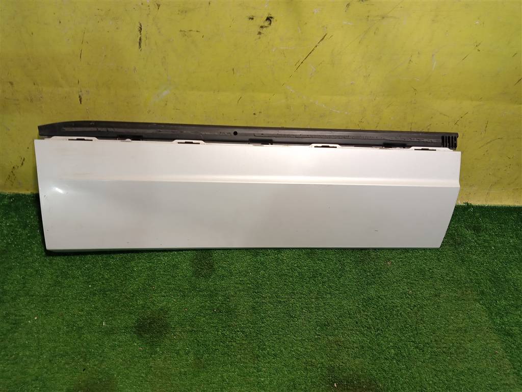 Volkswagen  Touareg CR 2018 для Накладка двери задней правой