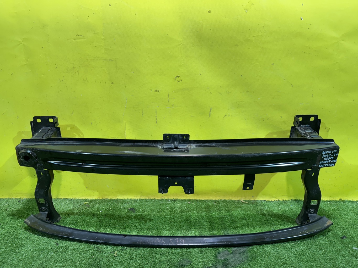 Skoda  Rapid 2019 для Усилитель переднего бампера