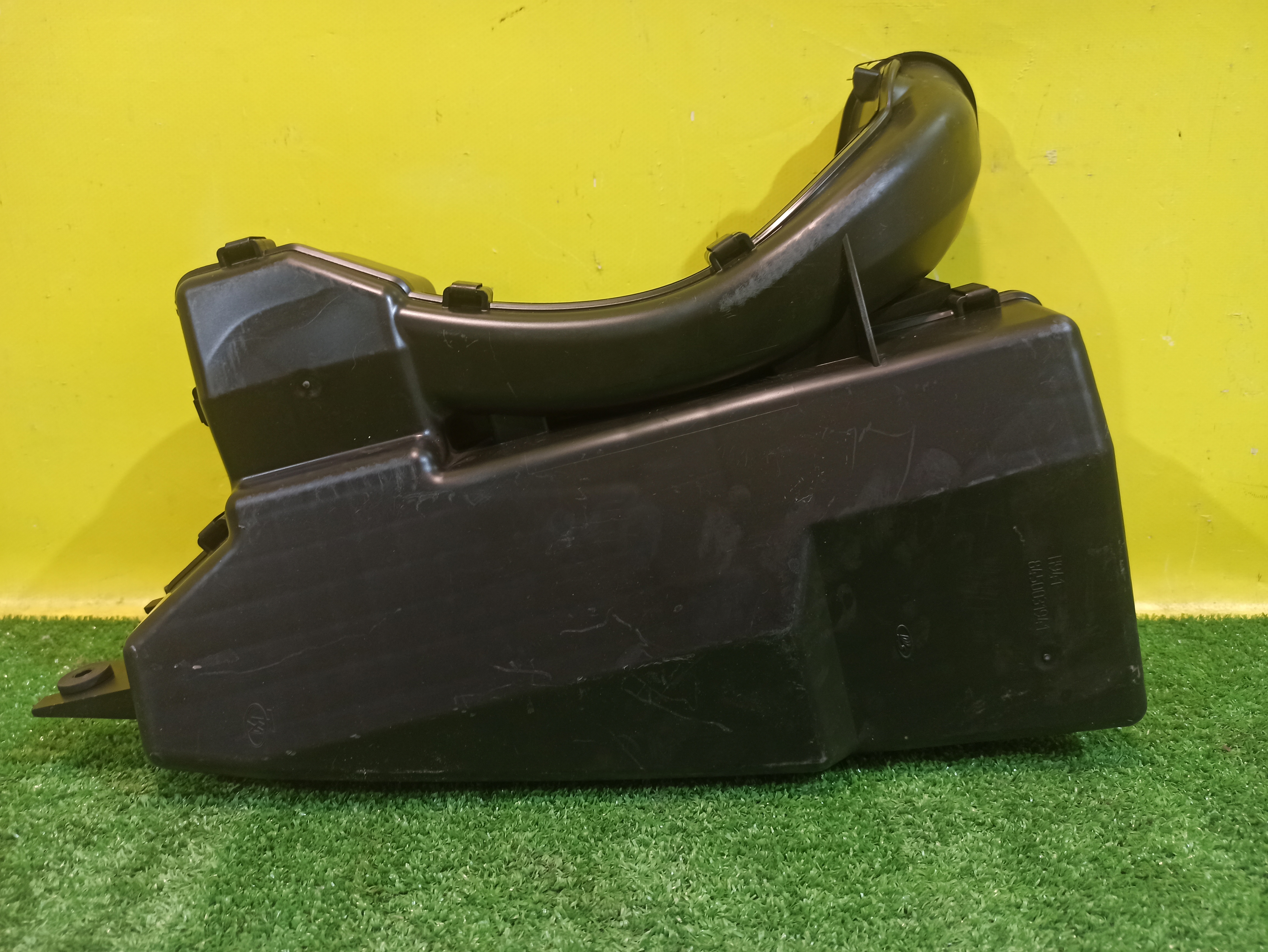 Lada Vesta 2015- для Резонатор воздушного фильтра