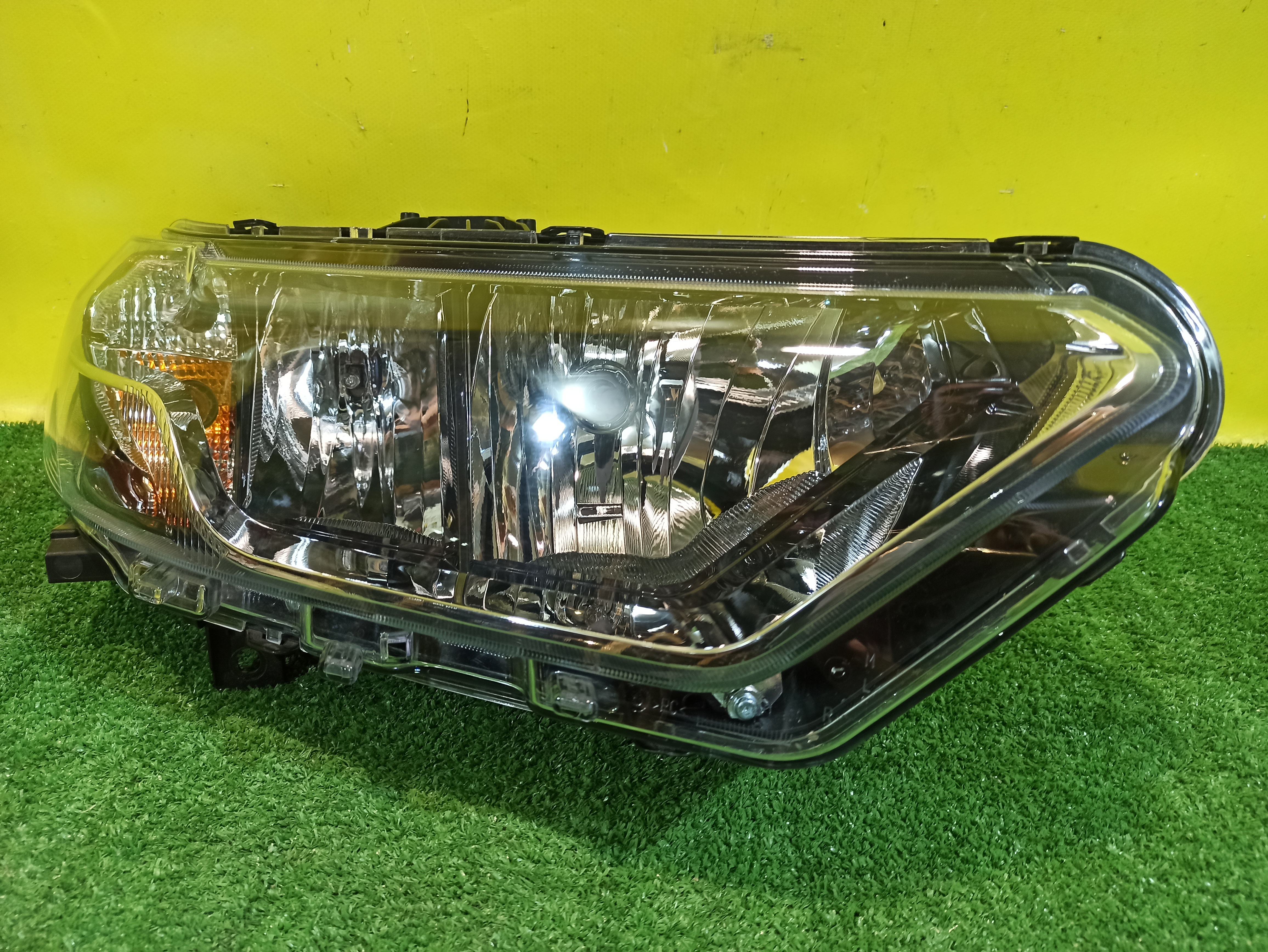 Lada Niva Travel 2020- для Фара правая