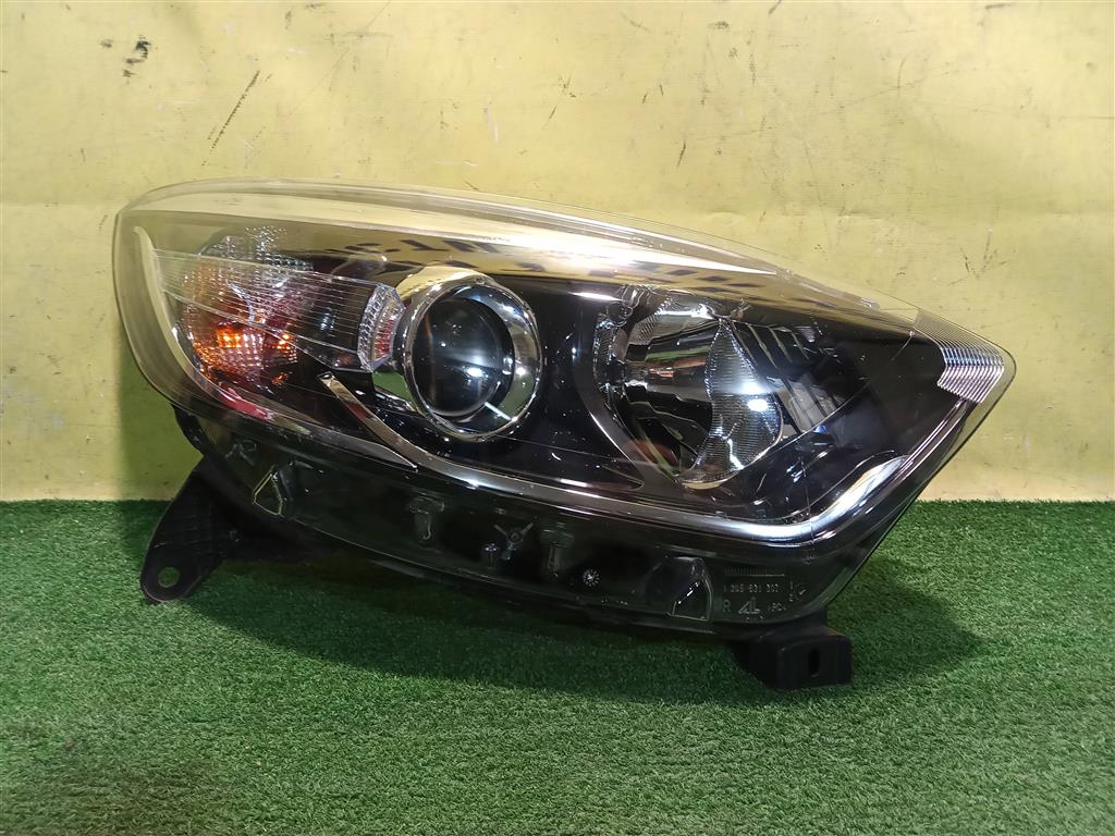 Renault Kaptur 2016  для Фара правая
