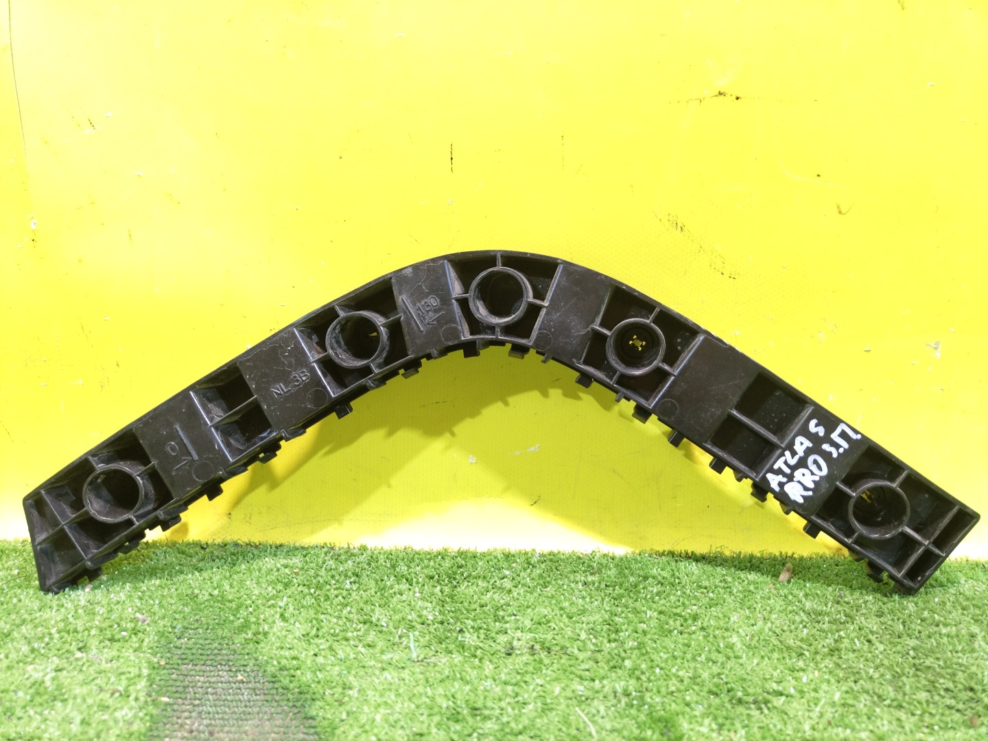 Geely  Atlas Pro 2019 для Кронштейн заднего бампера правый