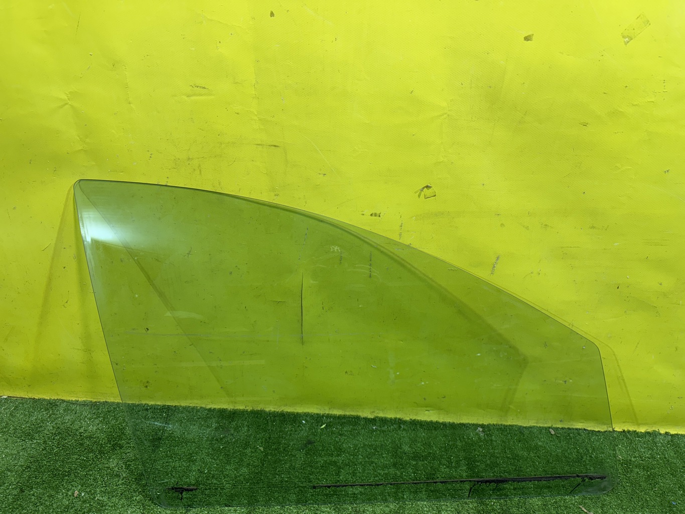 Lada Vesta 2015- для Стекло двери передней правой