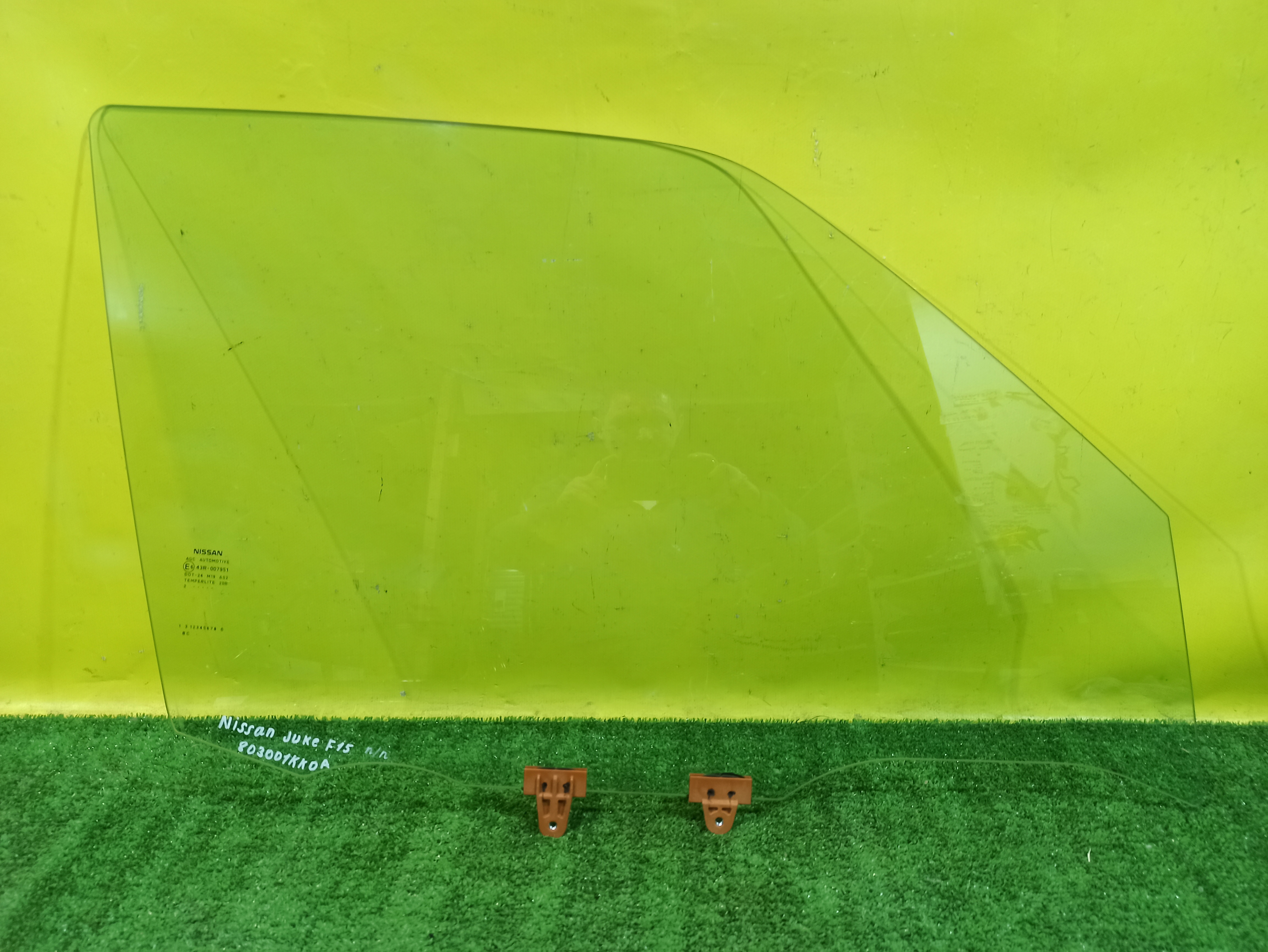 Nissan Juke (F15) 2011 для Стекло двери передней правой