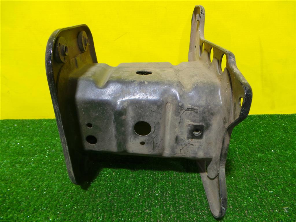 Chevrolet Captiva (C100) 2006 для Кронштейн усилителя переднего бампера правый