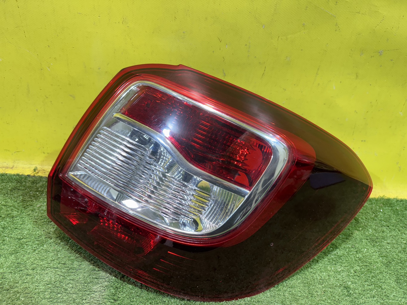 Renault Sandero 2012 для Фонарь задний наружный правый