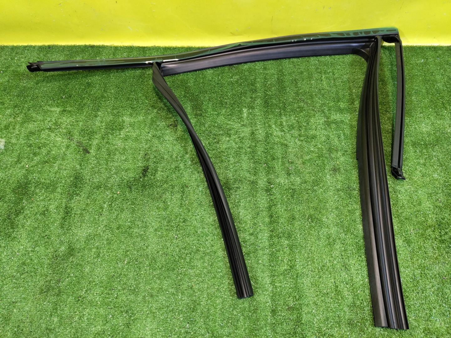 Tank 300 2023 для Уплотнитель стекла двери задней правой