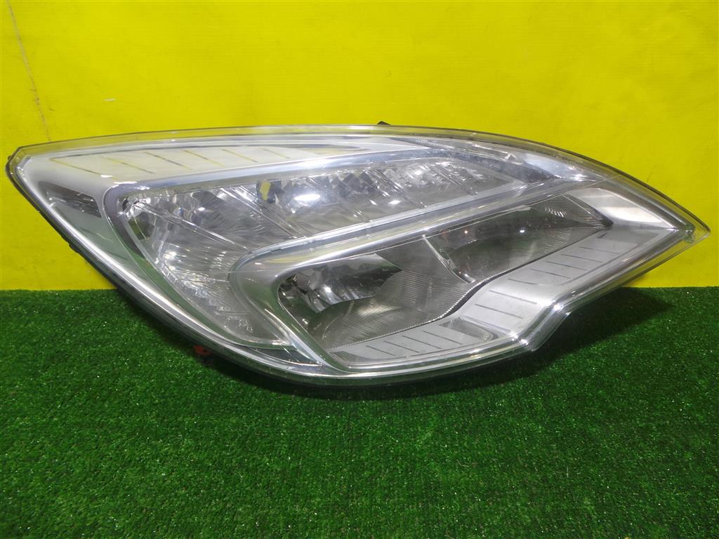 Opel Meriva B 2010 для Фара правая